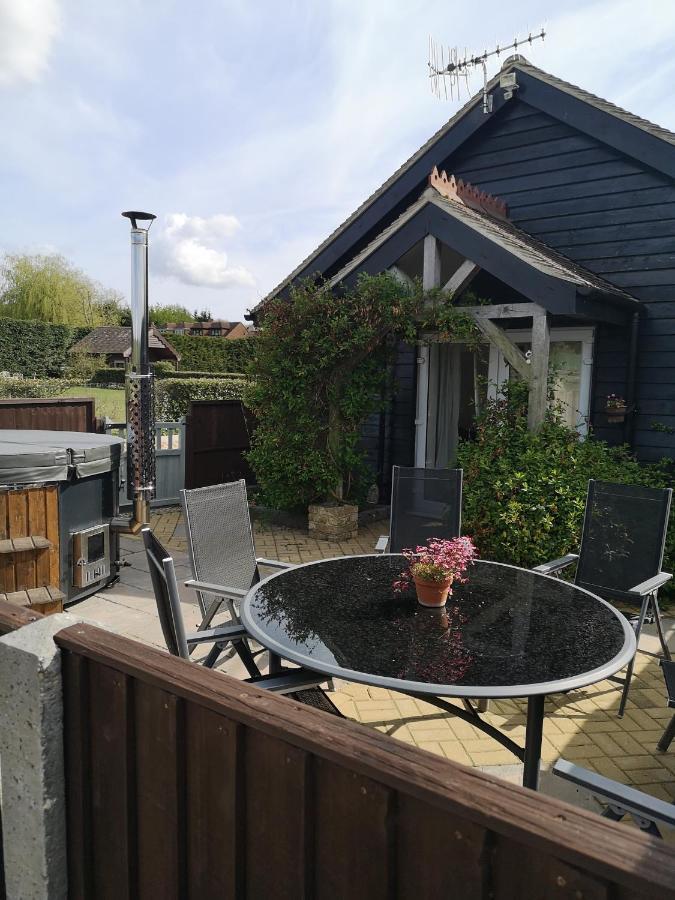 Oak Cottage With Private Log Fired Hot Tub Maidstone Extérieur photo
