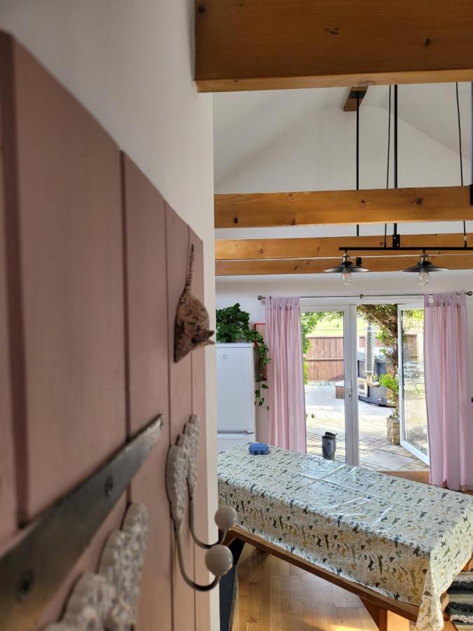 Oak Cottage With Private Log Fired Hot Tub Maidstone Extérieur photo